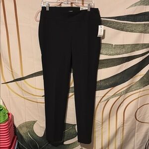 Crown & Ivy Black Ankle Cropped Pants